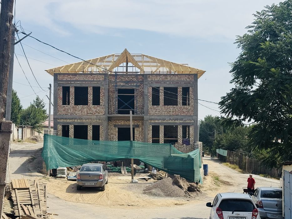 Участка дом прадаётса г Чирчик 500 ка, 2 этаж, 6 ком, 198м2, 3 сотих