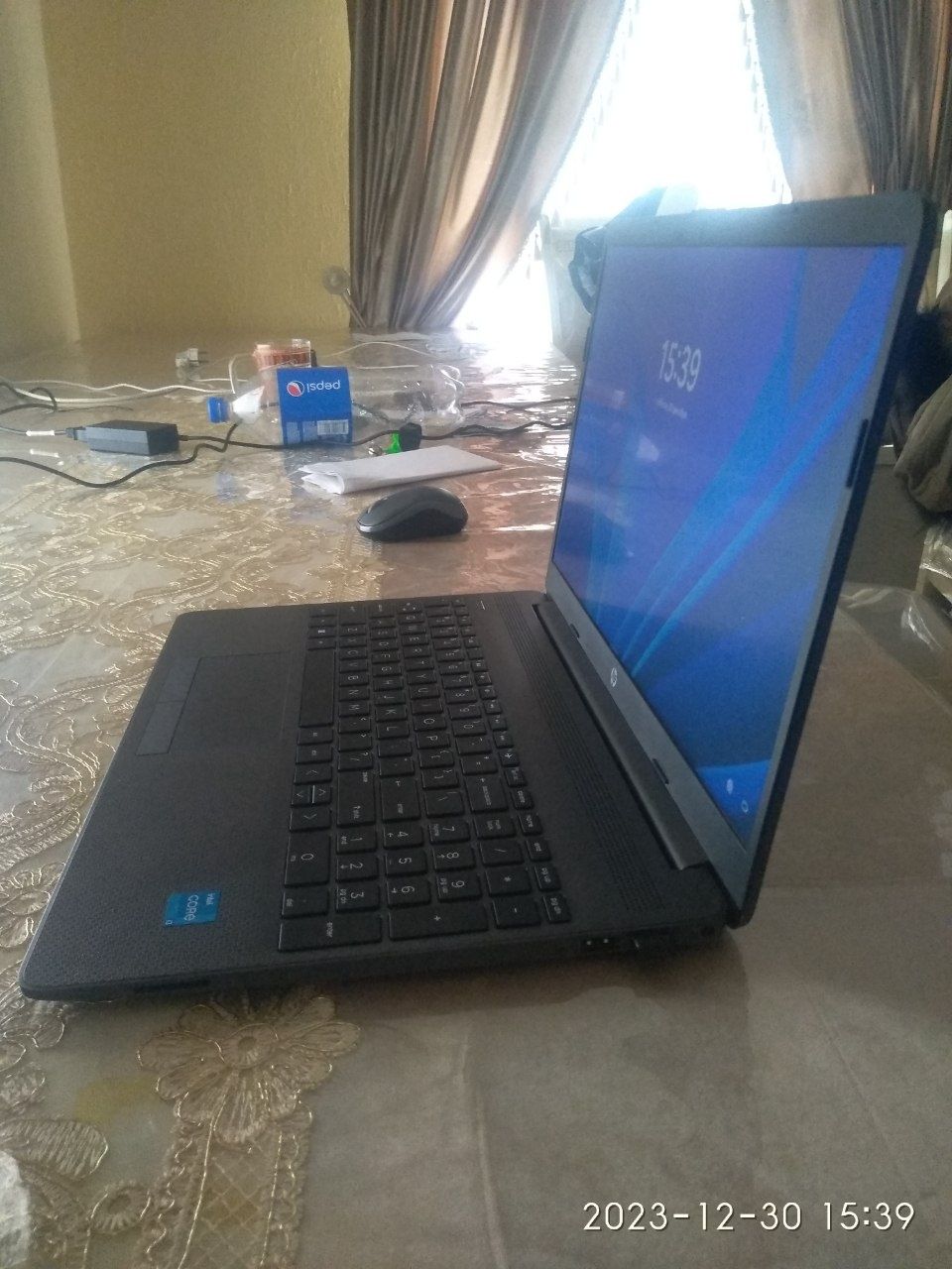 HP 250 G8 
Core i3 
8 gb 
512 gb ssd