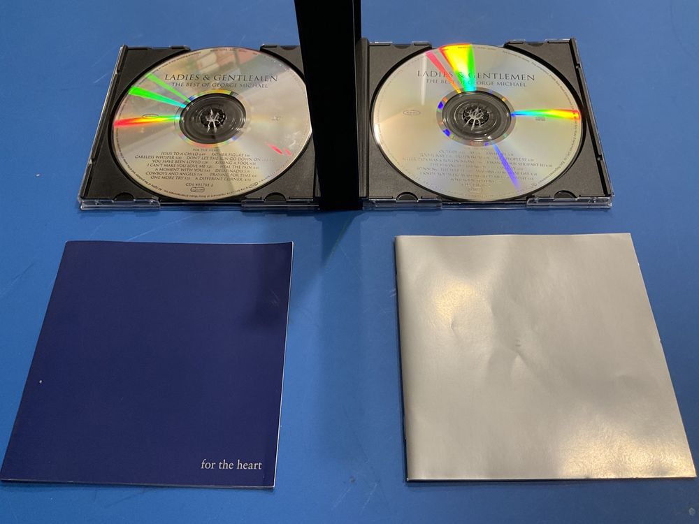 Vând album Best of - George Michael (2 CD-uri)