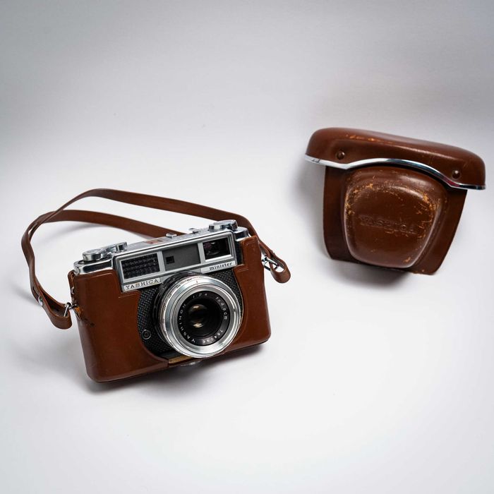 Aparat foto Yashica Minister II in stare EXCELENTA cu husa originala.