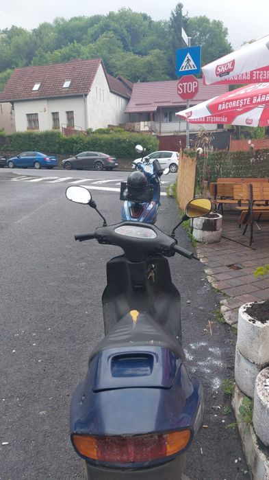 Dau spre vanzare 2 scutare aprillia  cu motoare de 49 si seturi de 80