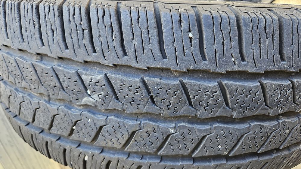 Гуми 215 65 16С дот 23 континентал