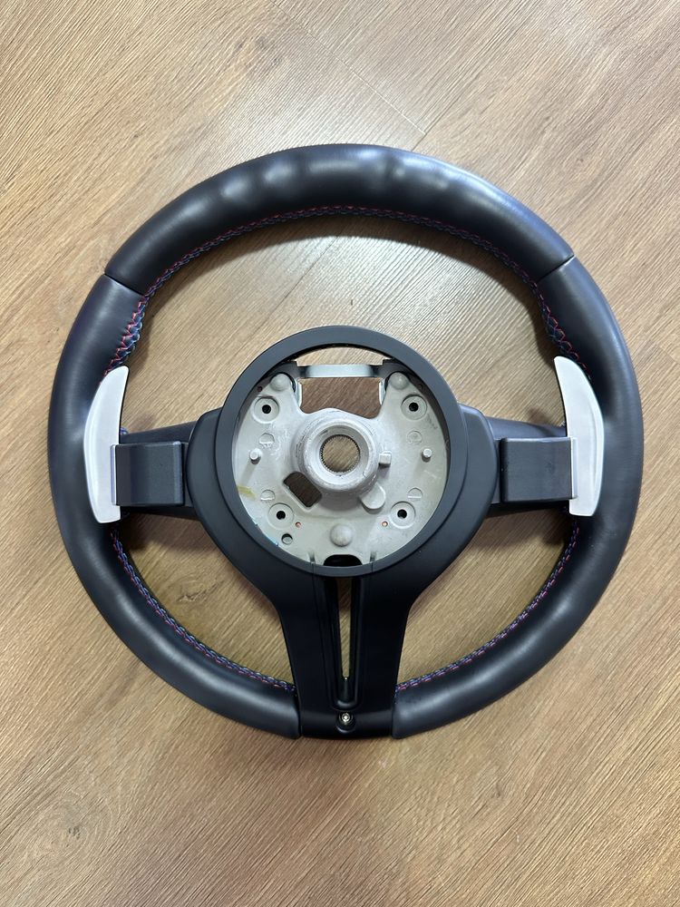 Volan BMW cu Display LED Seria F 1,2,3,4 model M