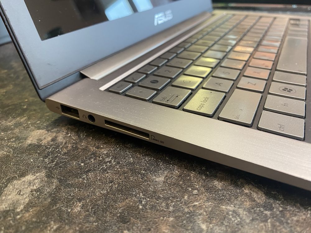 Продавам Лаптоп Asus Zenbook UX31E