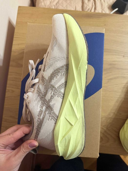 Дамски маратонки ASICS Novablast 5 – размер 38 (24 см)