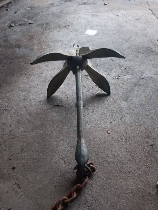 Котва за лодка с въже