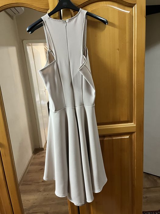 Елегантна дамска рокля