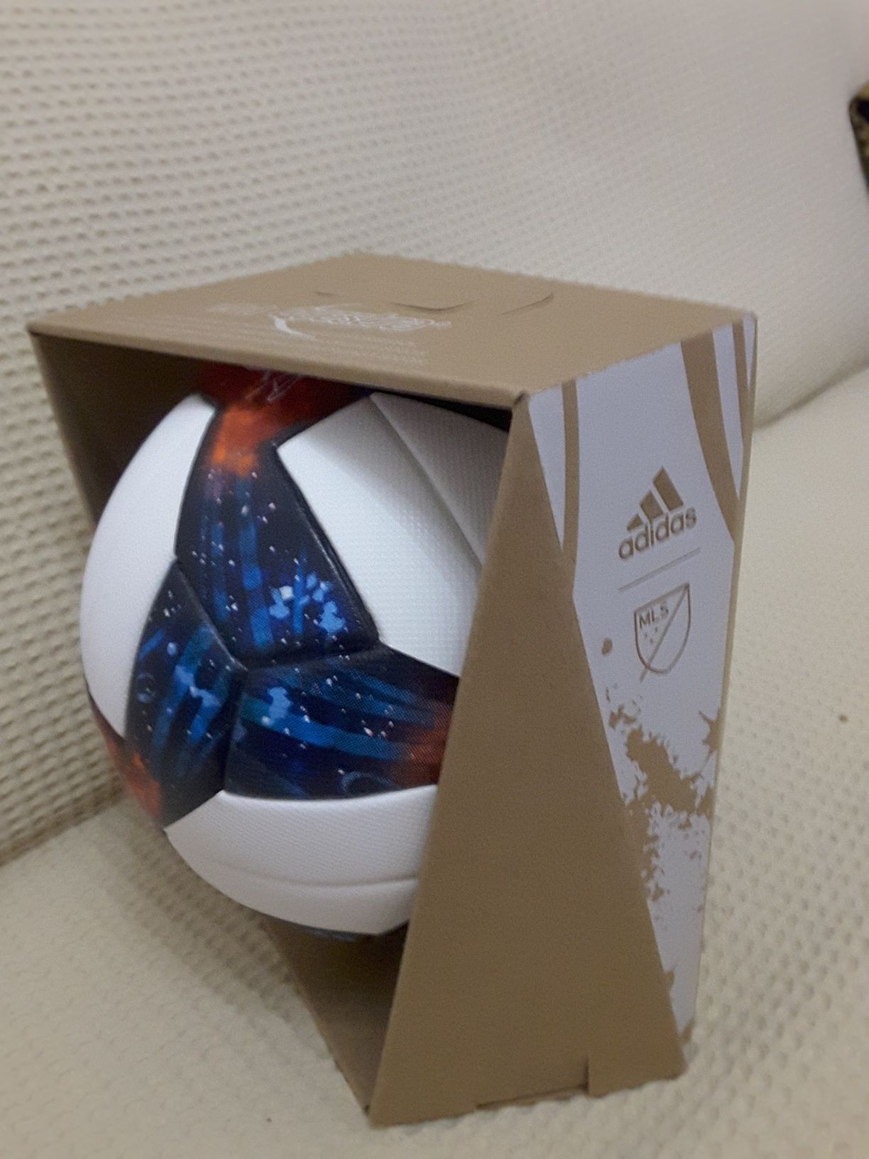 Футболна топка Adidas MLS