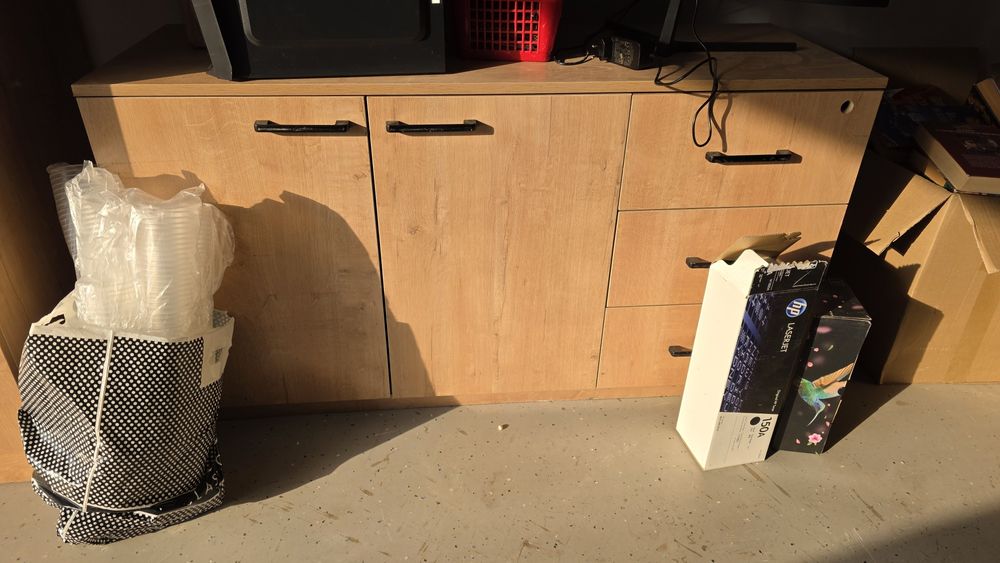 Продам тумбу офисную под телевизор