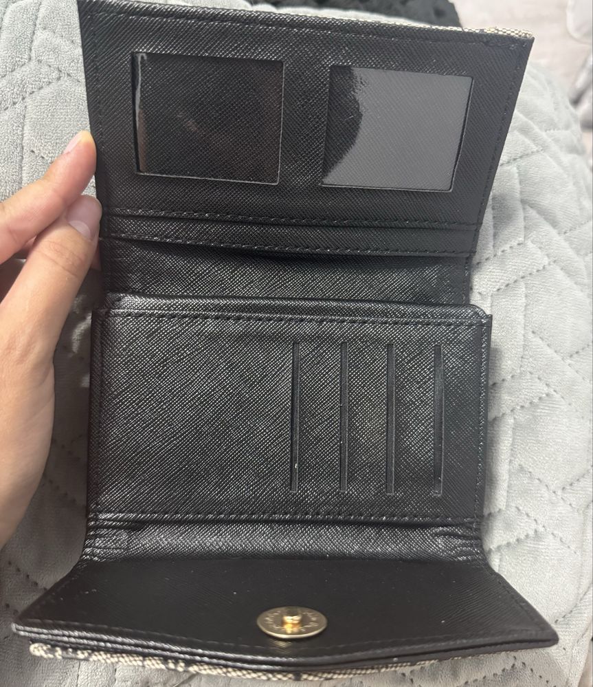 Дамски портфейл Guess