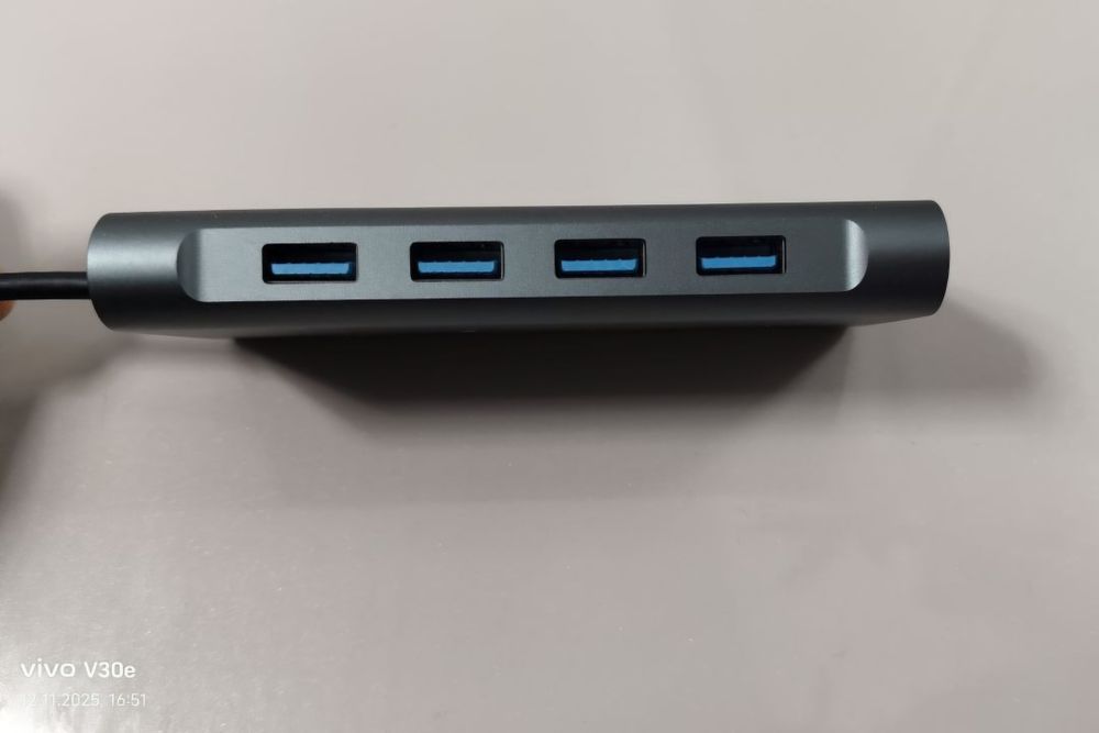Universal USB Type-C Hub (10-tasi 1-da)