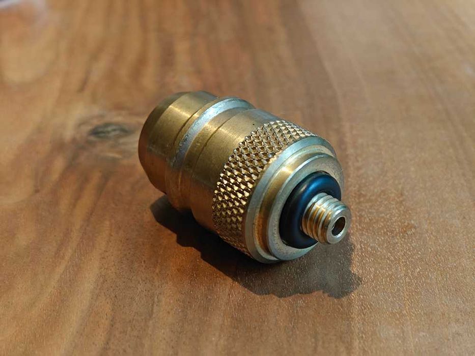 Адаптер за зареждане на газ в Испания М10 DREHMEISTER