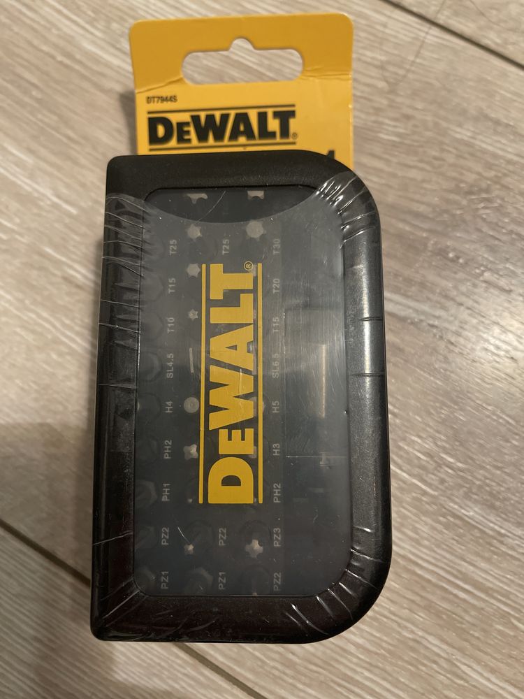 Set insurubare 31 accesorii DeWalt DT7944S