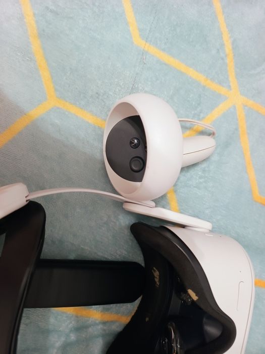 Vând Casca VR Oculus Quest 2 64gb