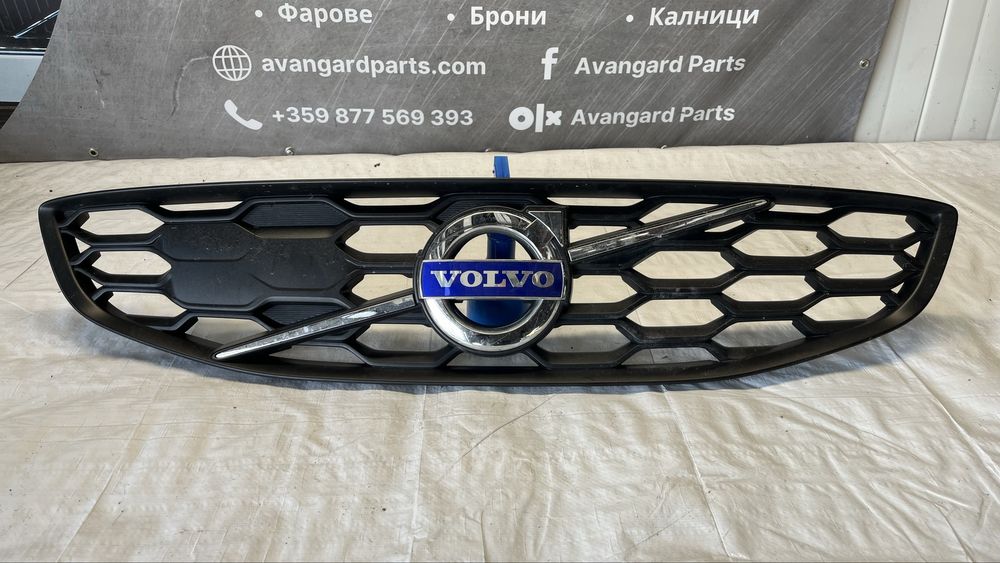 Volvo V60 2015- предна решетка