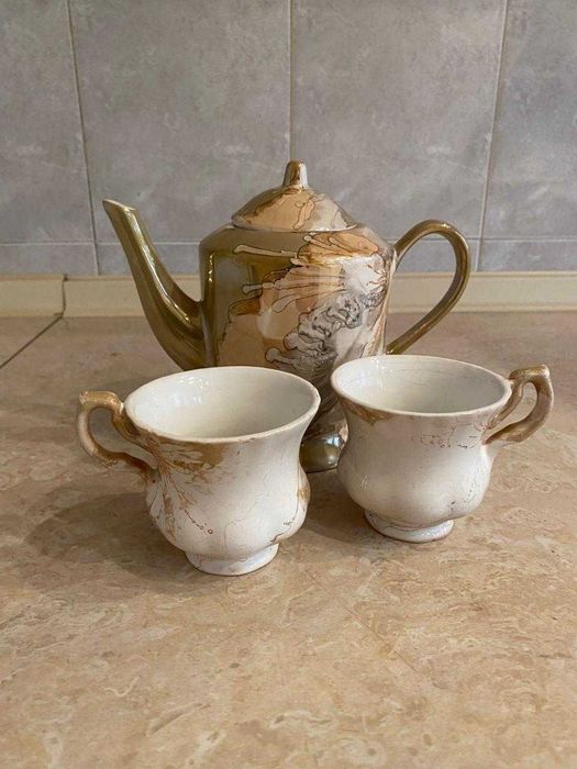 Сет с чаени чаши, чайник, каничка, захарница