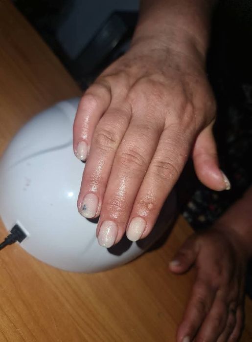 Unghii cu gel sau semi