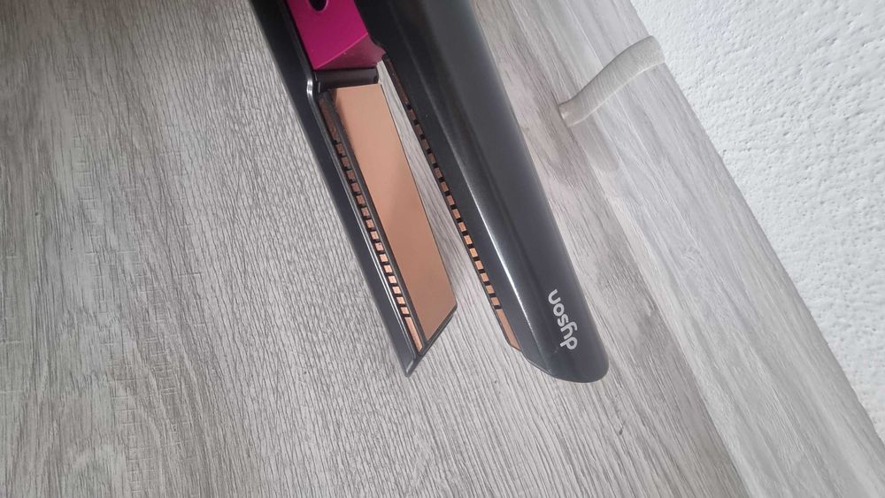 Преса за коса DYSON CORRALE HS03 чети описанието