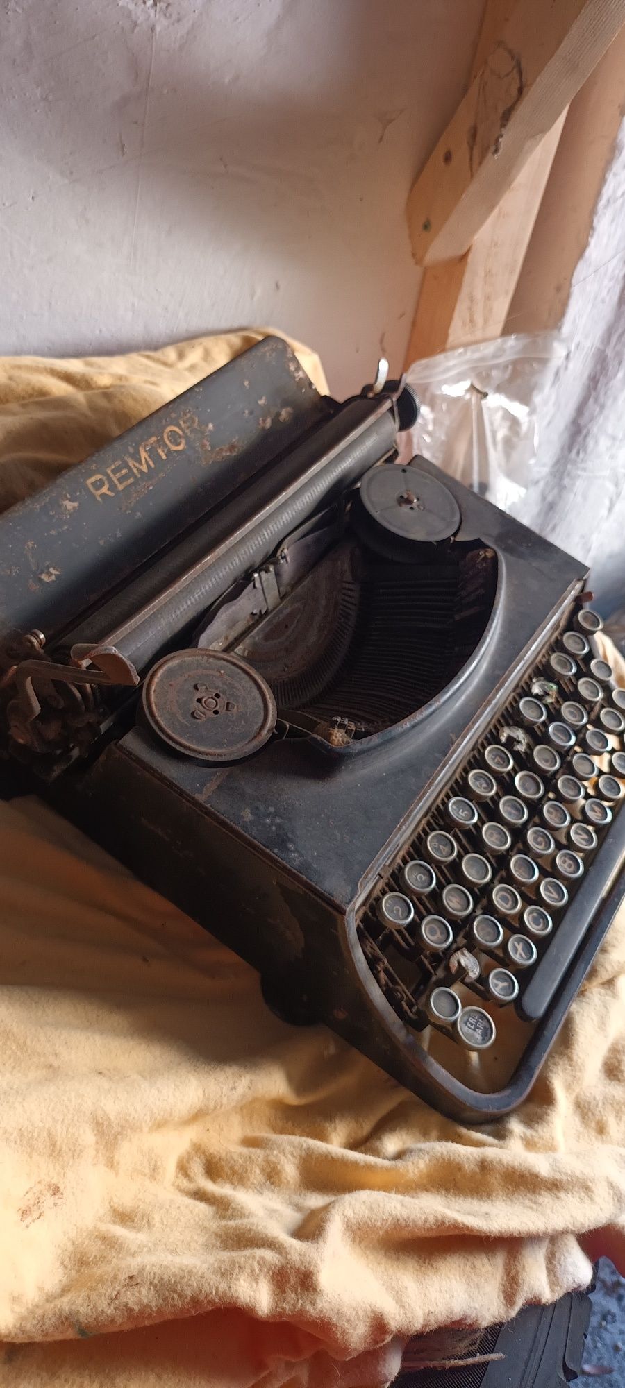Masina de scris REMTOR