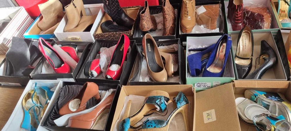 Vand urgent pantofi noi unui magazin sau persoana fizica
