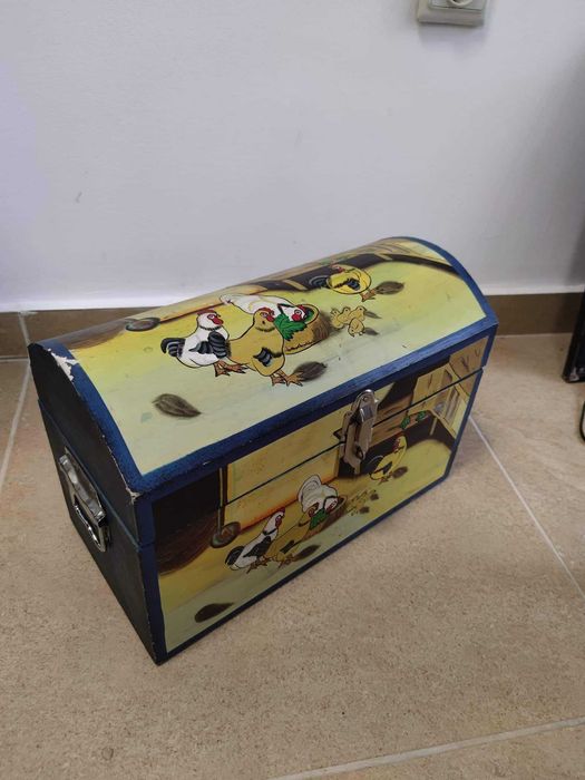 Малко сандъче с ретро мотиви