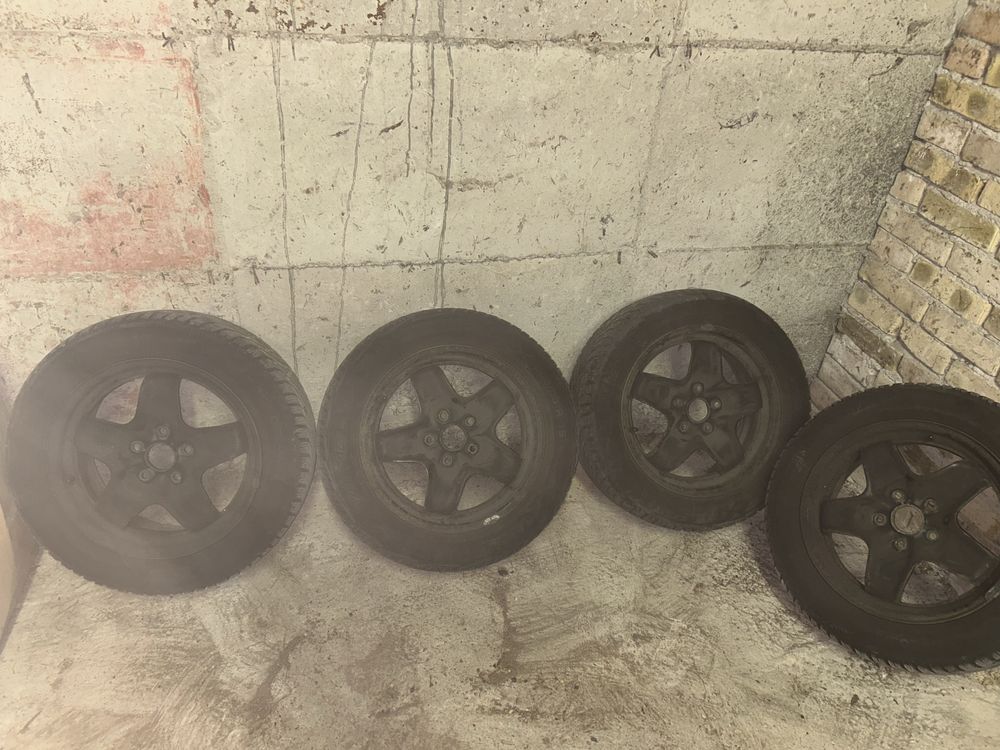 Продавам зимни гуми със стоманени джанти Vredestein 205/55 R16
