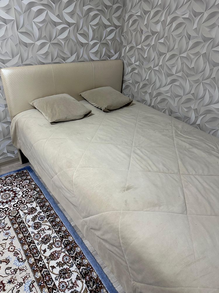 Кроват в хорошем состояние