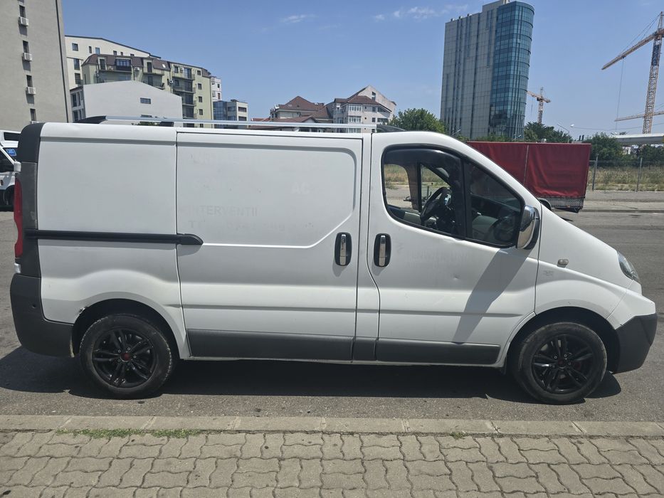 Vând Renault trafic