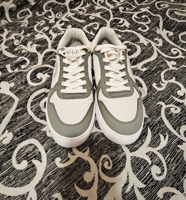 Adidasi guess  marimea 44