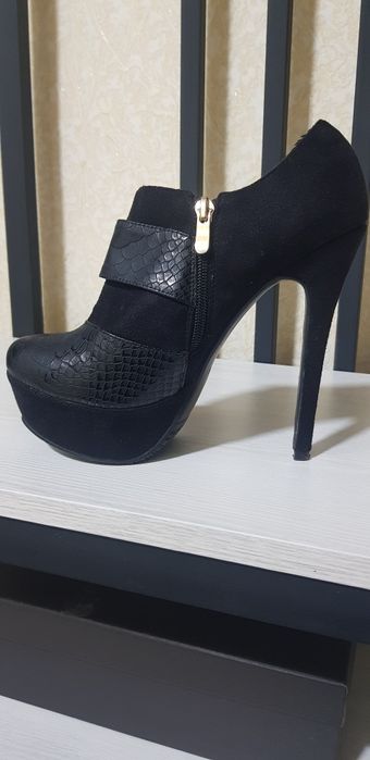 Модные стильные туфли на платформе