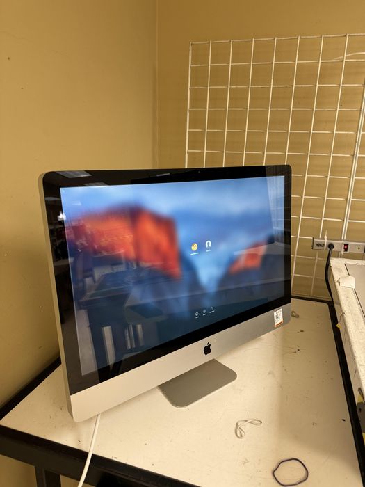 Vând iMac 27” în stare foarte bună !!!