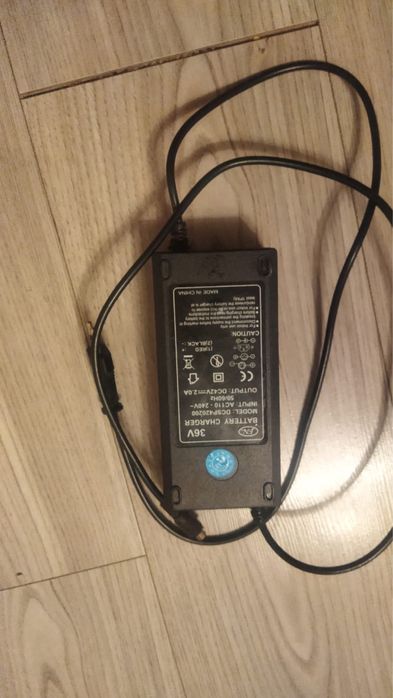 Зарядное устройство на электронный самокат