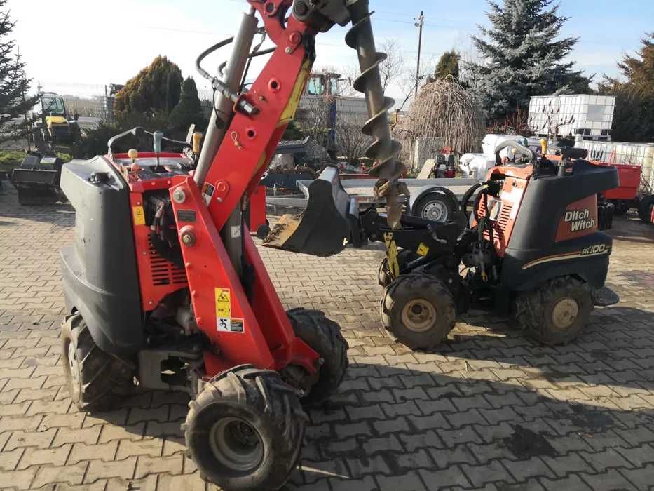 Ditch Witch R300 cu trencher sapa șanțuri precis diverse atasamente