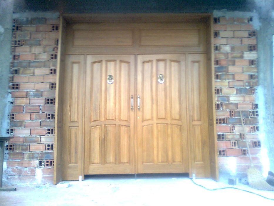 Произвеждам дървени масивни врати