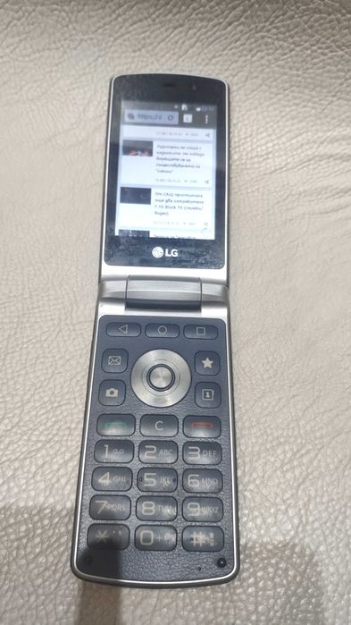 Смартфон със тъч скрийни и копчета модел LG Wine smart