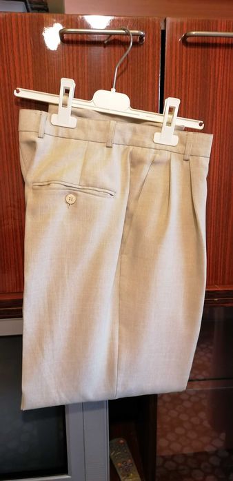 Подарявам 2бр костюми за бал