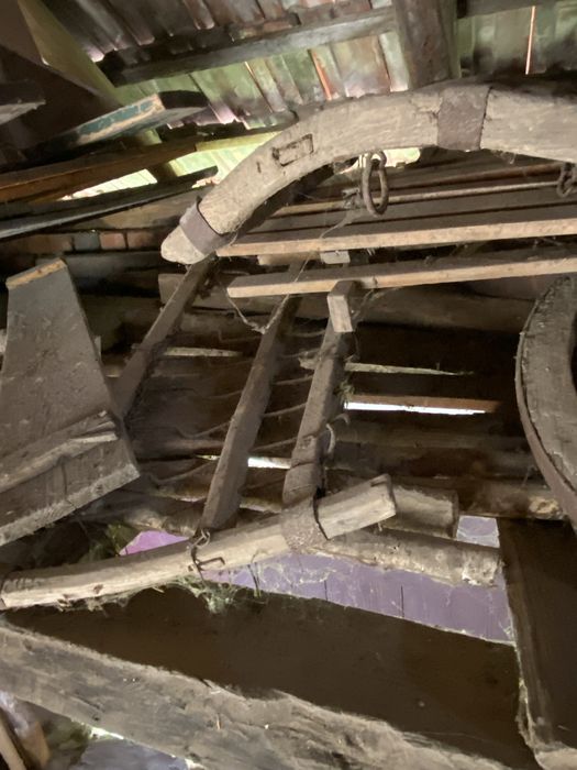 Vând căruță(veche)in stare buna