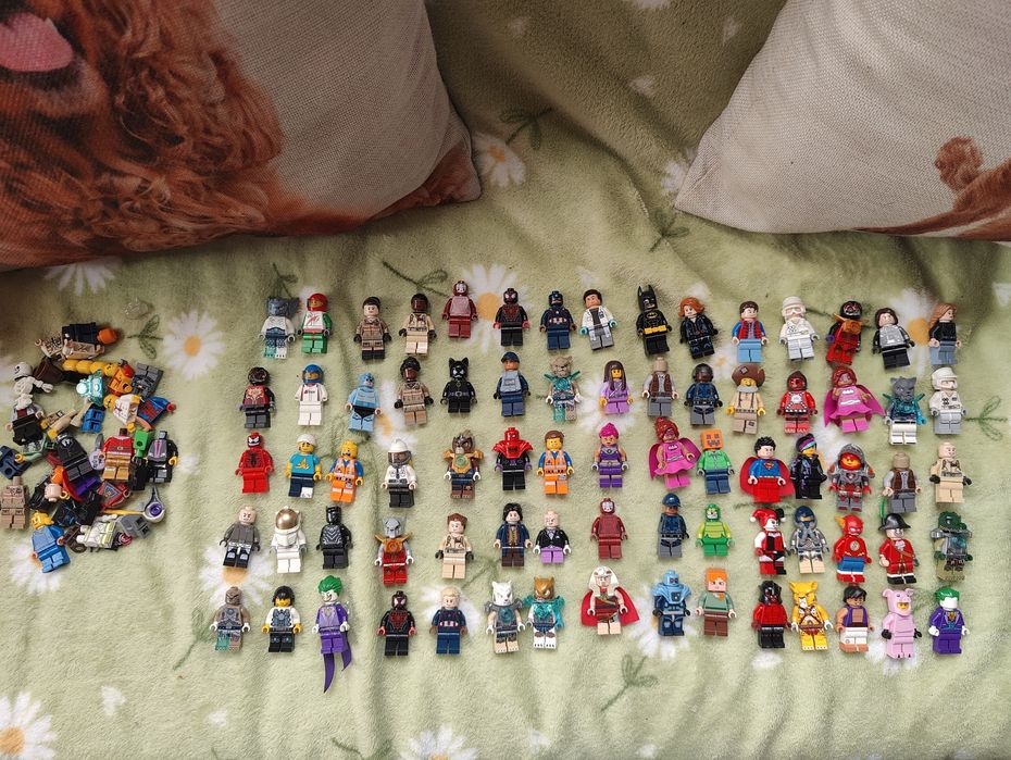 Голяма колекция Lego минифигури