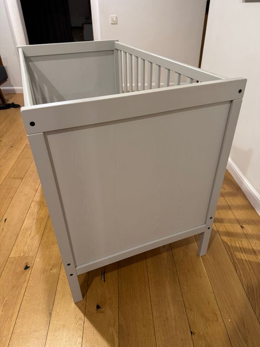 Vand patut bebe Ikea cu saltea si protectie textila
