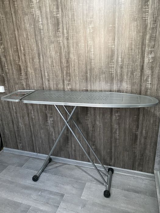 Доска гладильная, доска для глажки.