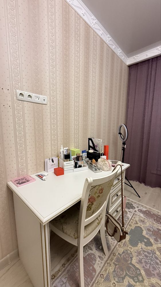 Продается платяной шкаф со столом