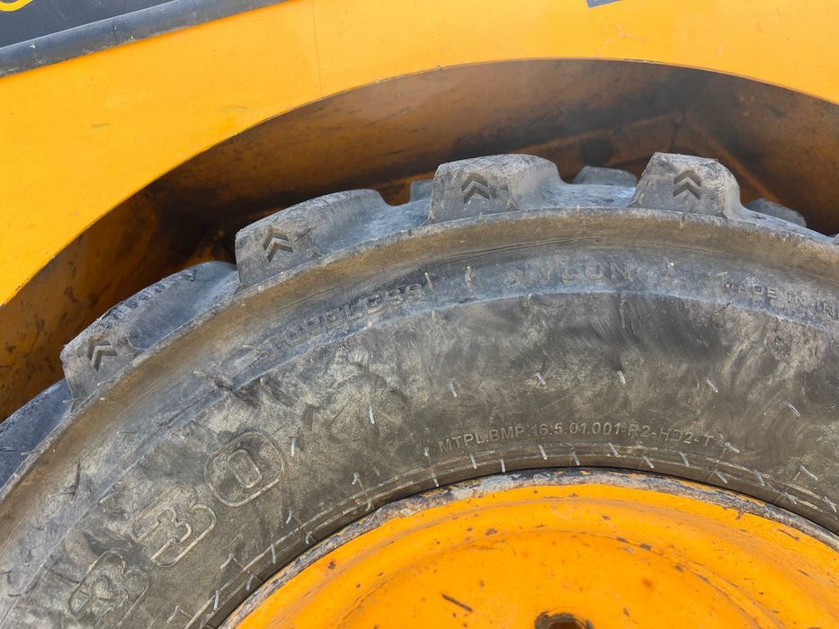 Vând/schimb/variante- jcb1cx - cu Camion cu macara