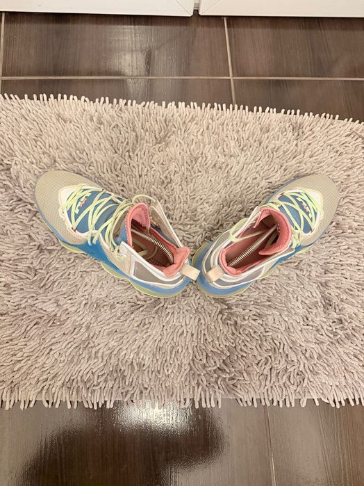 Lebron 19 Blue Lime Glow