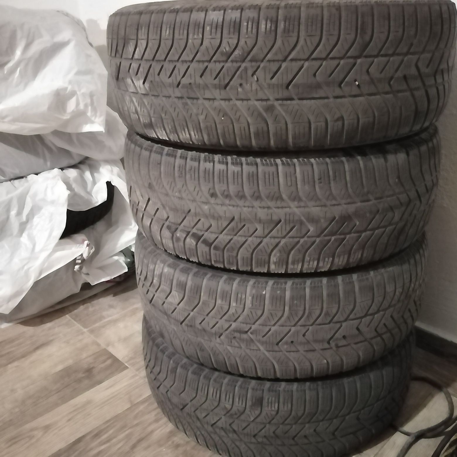 Продавам Гуми Pirelli 205/55/16