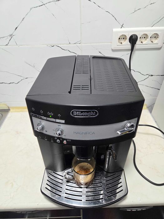Espressor Automat DeLonghi Magnifica ESAM3000.B Aparat cu Cafea Boabe