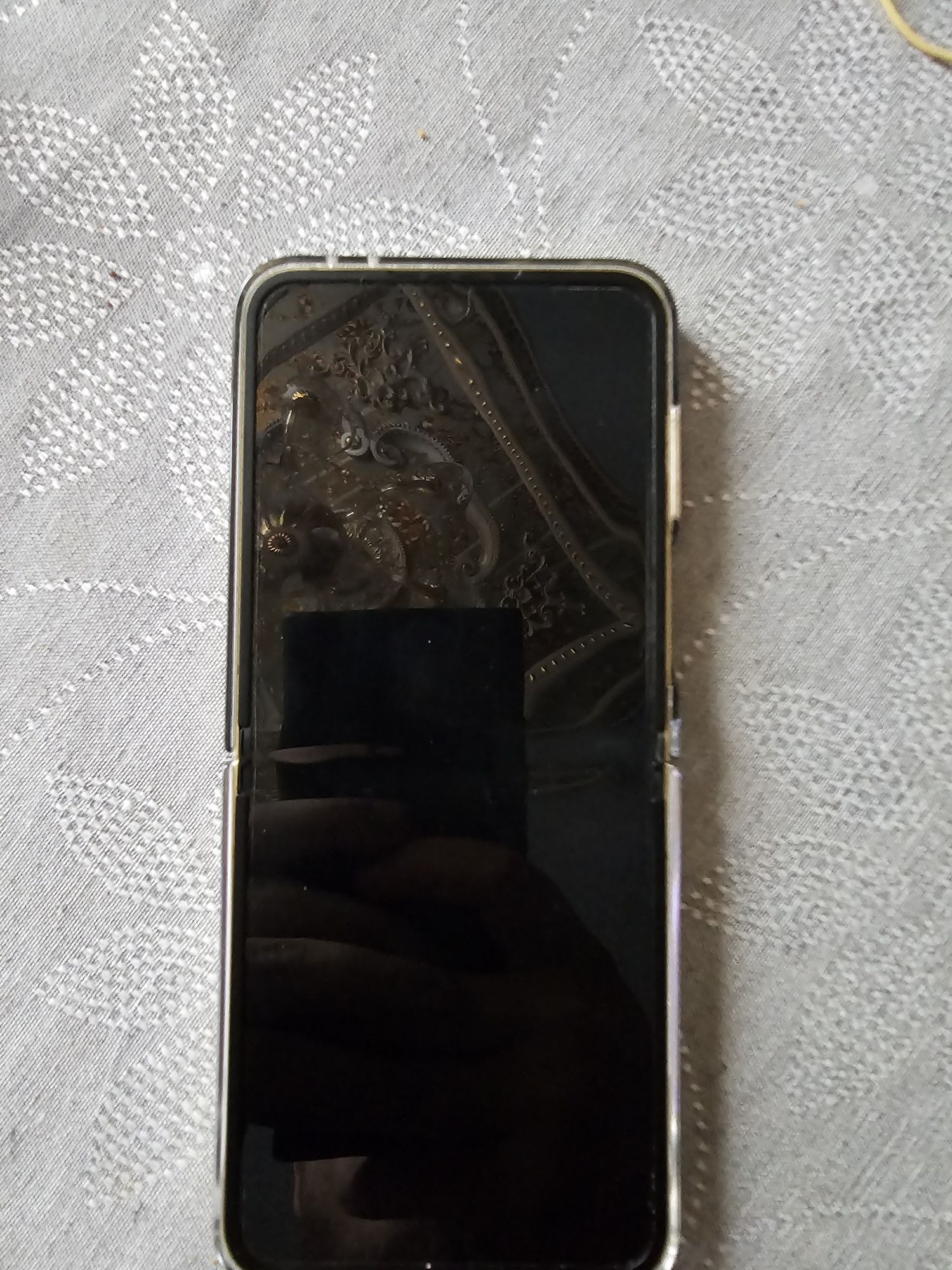 Samsung Galaxy Z Flip 6, НУЖДА ОТ РЕМОНТ
