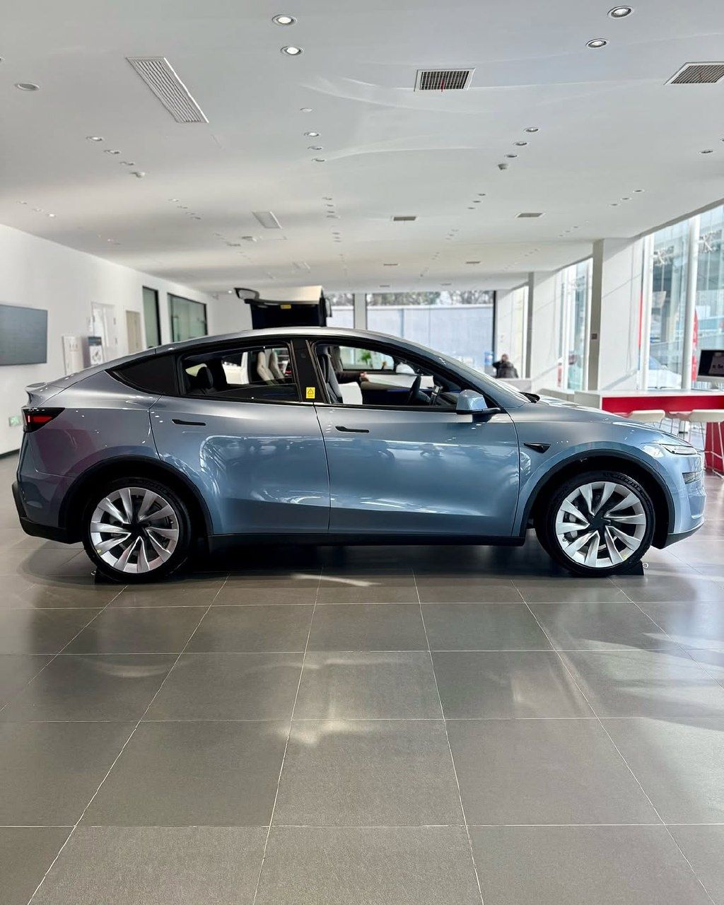 Tesla model Y 2025 cip