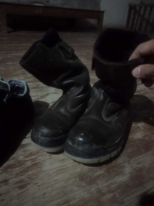 Oyoq kiyim qishda kiyishga zo'r. Suvli nam ko'cha ishlariga zo'r