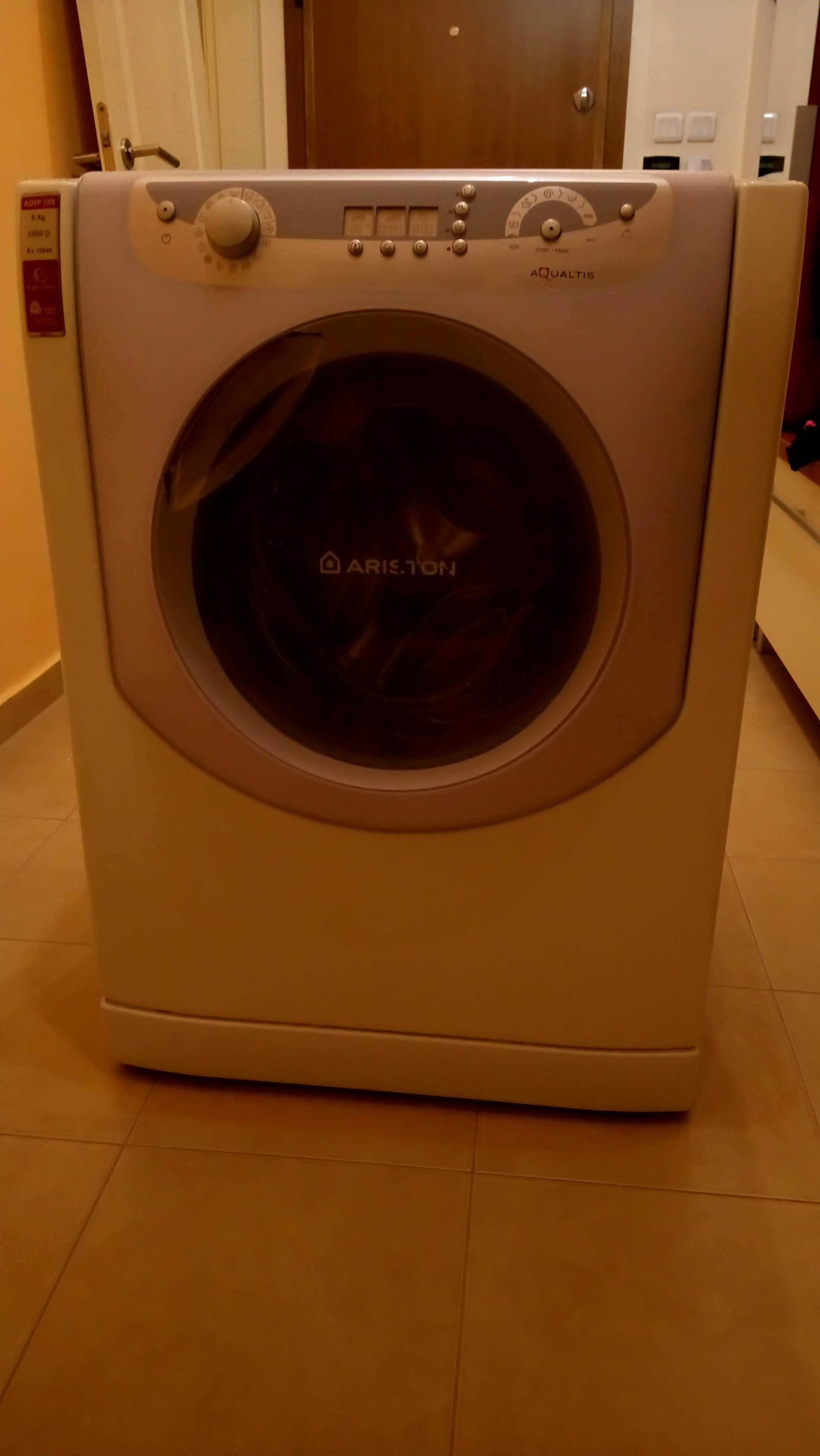 Продавам пералня Hotpoint Ariston AQXF 109 НА ЧАСТИ