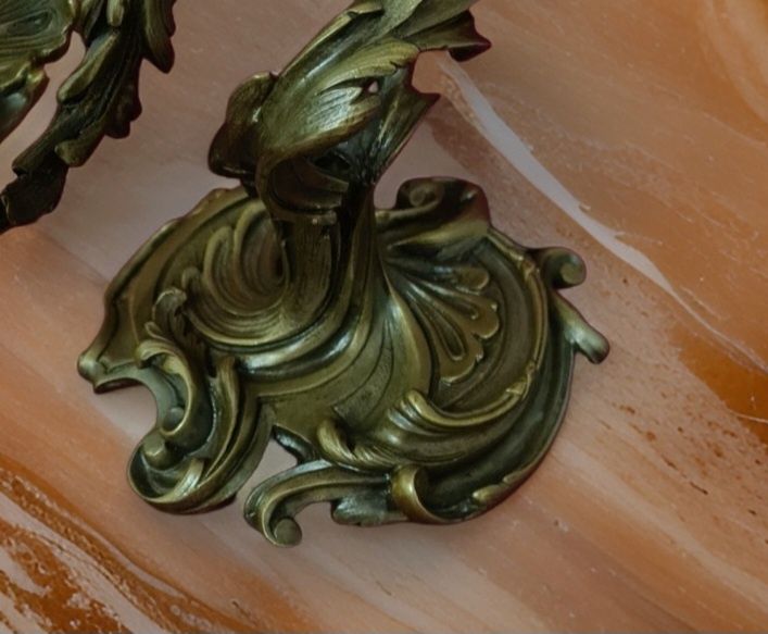 Античен бронзов свещник в стил рококо Франция началото на 19-ти век.